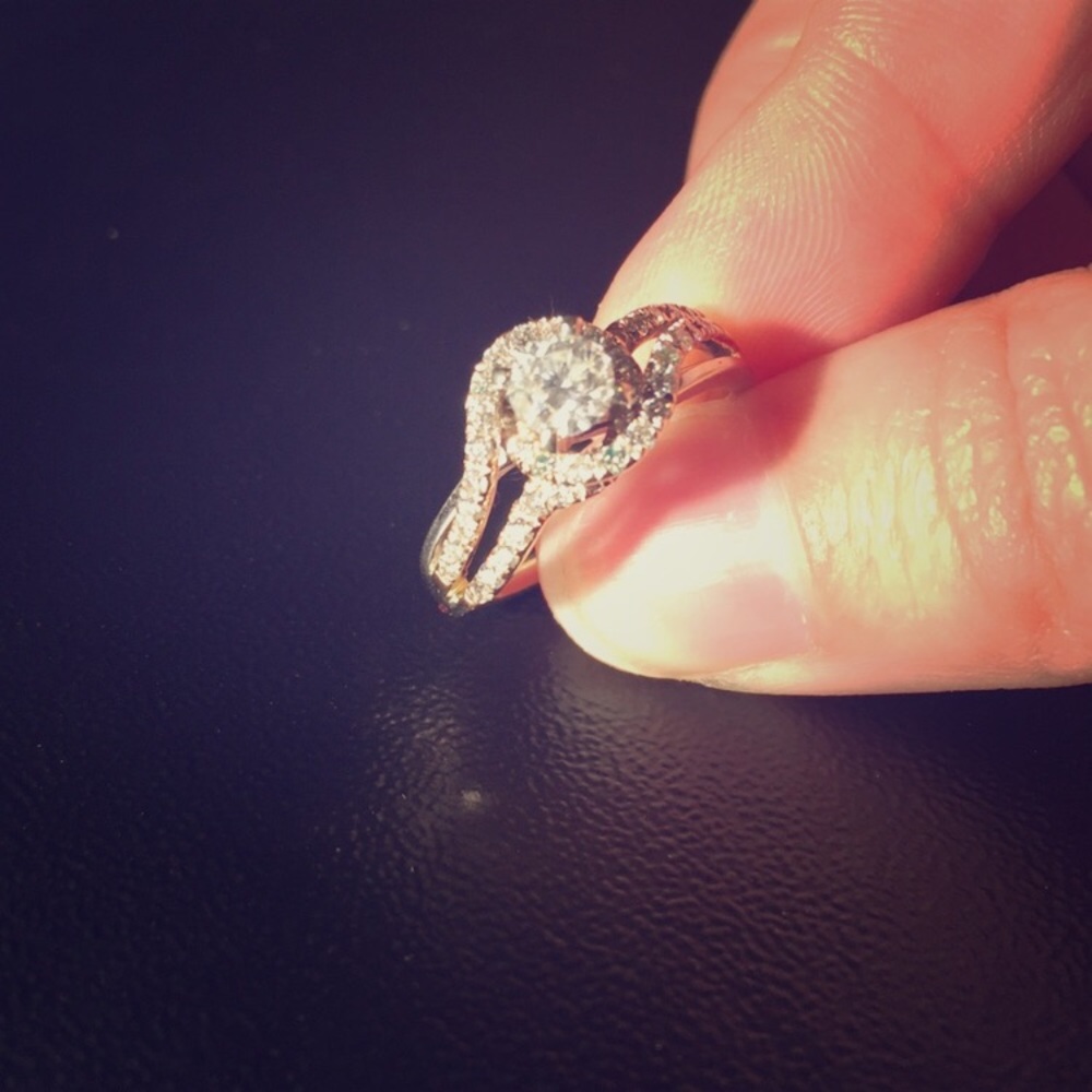 14K GOLD DIAMOND ENGAGEMENT RING